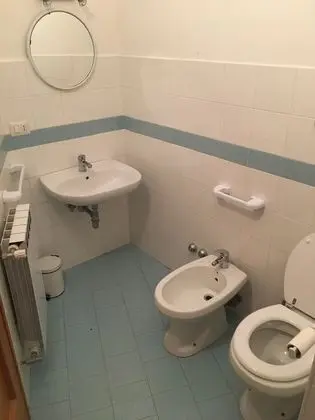 Standard Üç Kişilik Oda, 3 Tek Kişilik Yatak, Özel Banyo (not in room)