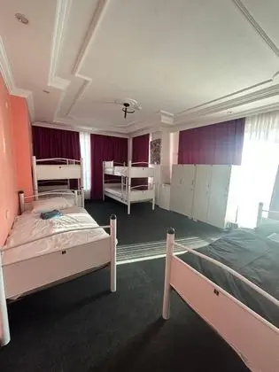 Yatakhane (Ortak Kullanım), Bahçe Manzaralı, Balkonlu