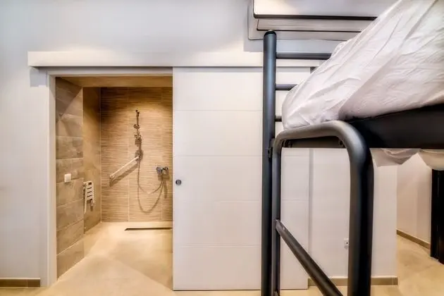 Ortak Ranzalı Oda, Özel Banyo