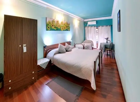 Tek Büyük Yataklı Oda (Private External Bathroom)