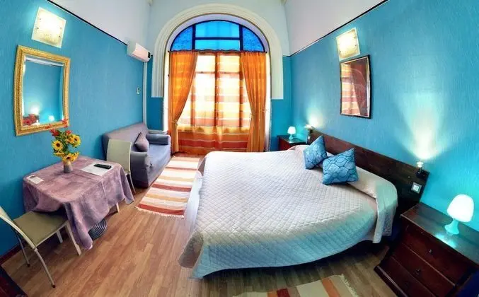 Tek Büyük Yataklı Oda (Private External Bathroom)