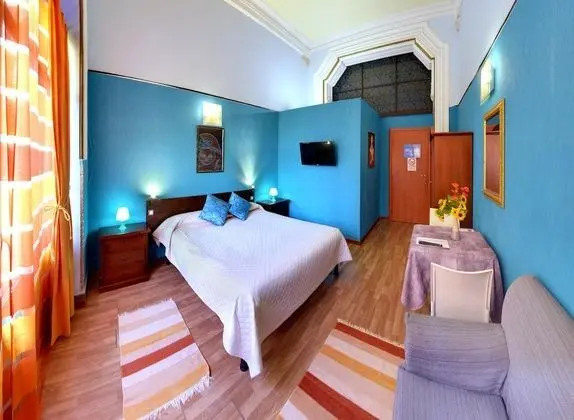 Tek Büyük Yataklı Oda (Private External Bathroom)