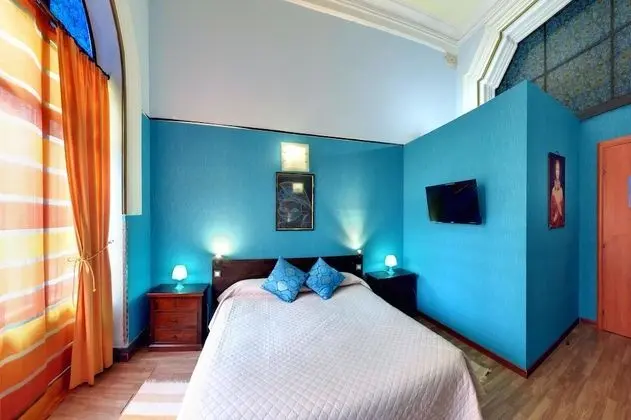 Tek Büyük Yataklı Oda (Private External Bathroom)
