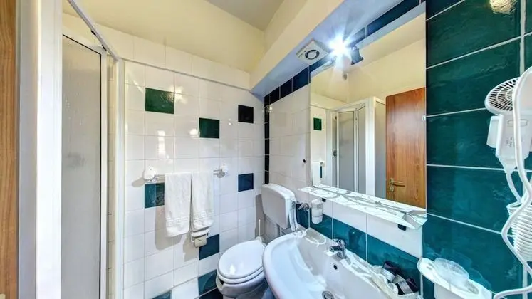 Tek Büyük Yataklı Oda (Private External Bathroom)