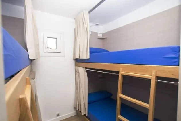 Ortak Ranzalı Oda, Karma Ranzalı Oda (1 bed in 8 - Bed Dormitory Room)