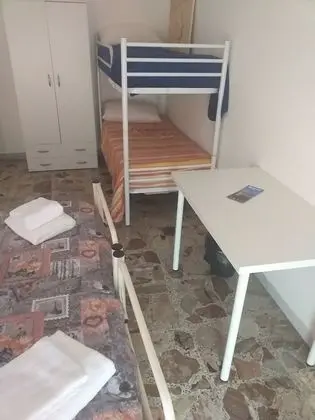 Ortak Ranzalı Oda, Sadece erkekler için, Ortak Banyo