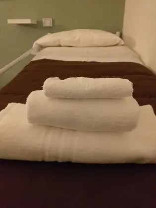 Ortak Ranzalı Oda, Sadece erkekler için, Ortak Banyo