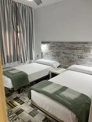 İki Ayrı Yataklı Oda, Ortak Banyo