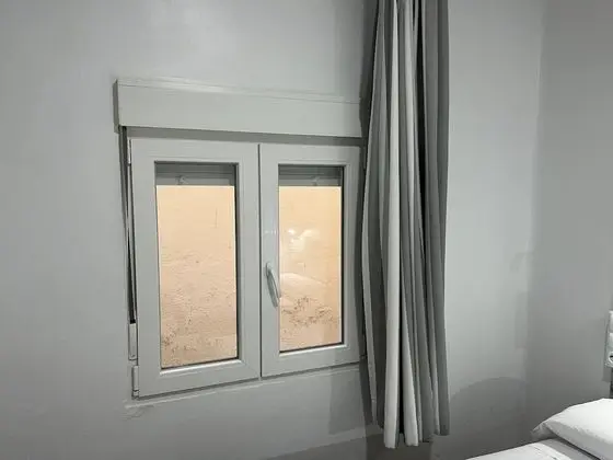 İki Ayrı Yataklı Oda, Ortak Banyo