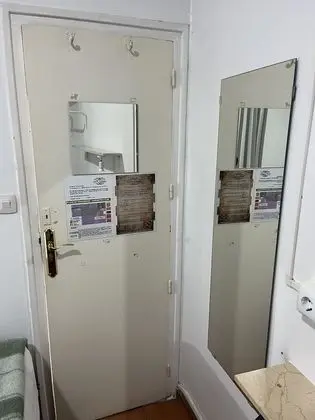 İki Ayrı Yataklı Oda, Ortak Banyo