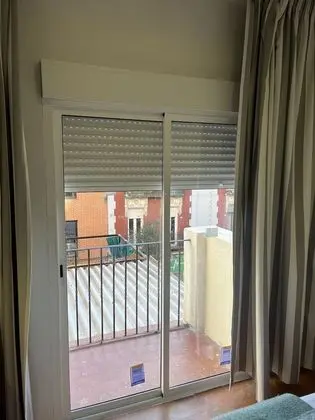 İki Ayrı Yataklı Oda, Ortak Banyo