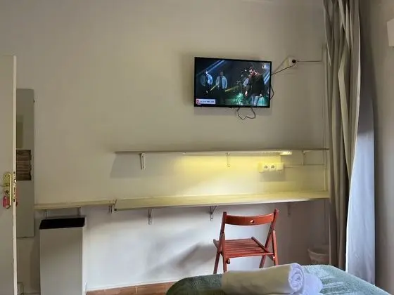 İki Ayrı Yataklı Oda, Ortak Banyo