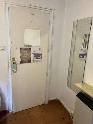 İki Ayrı Yataklı Oda, Ortak Banyo