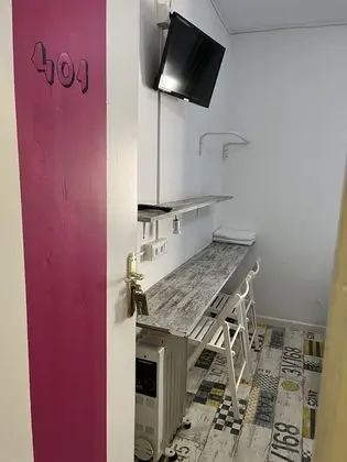 İki Ayrı Yataklı Oda, Ortak Banyo