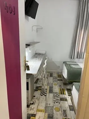 İki Ayrı Yataklı Oda, Ortak Banyo