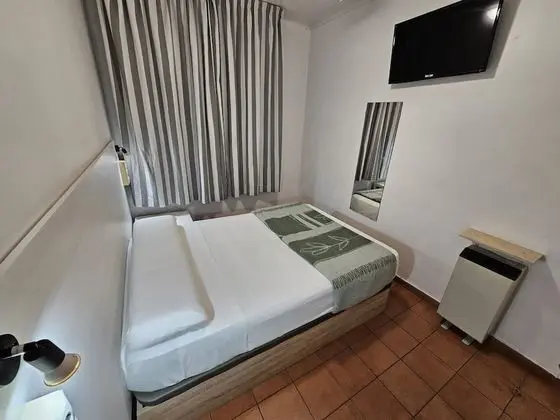 Standard Tek Büyük Yataklı Oda, Ortak Banyo