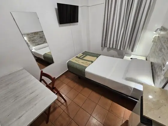 Tek Kişilik Oda, Ortak Banyo