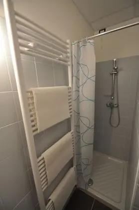 Ortak Ranzalı Oda, Özel Banyo (5 pax)
