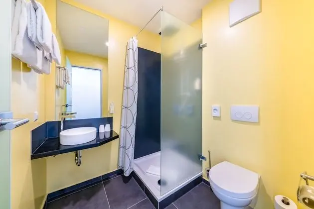 5 Bed Room