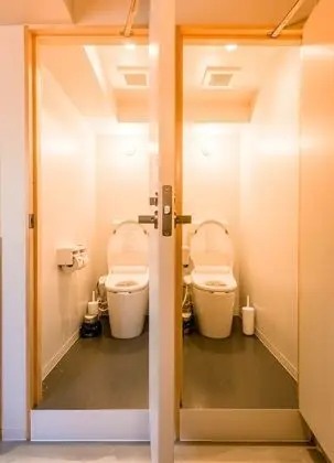 Ortak Ranzalı Oda, Sadece kadınlar için, Ortak Banyo