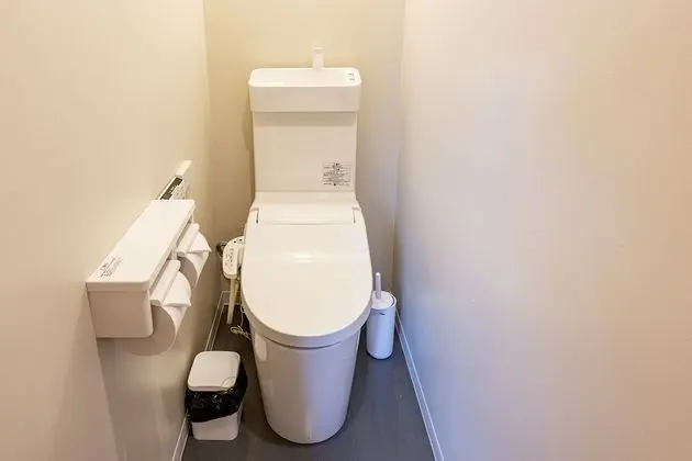 Ortak Ranzalı Oda, Sadece kadınlar için, Ortak Banyo