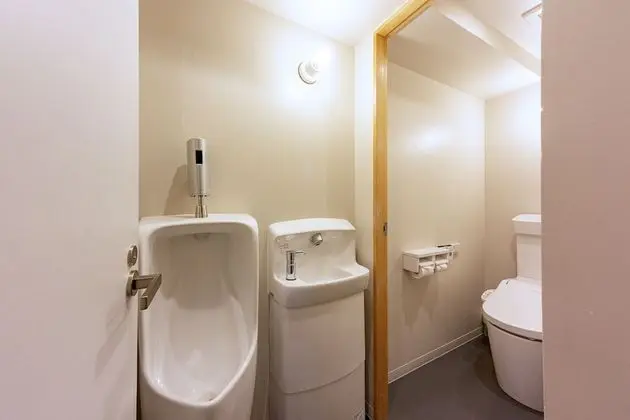Tek Büyük Yataklı Oda, Ortak Banyo