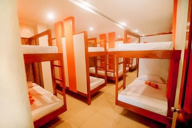 Ortak Ranzalı Oda, Sadece kadınlar için (Capsule-Inspired Beds Good for 6)