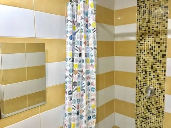 Basic Ortak Ranzalı Oda, Karma Ranzalı Oda (1 Bed in 10 Person Dorm)