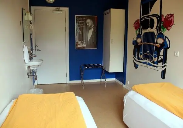 Twin Room with Shared Bathroom and Free Parking