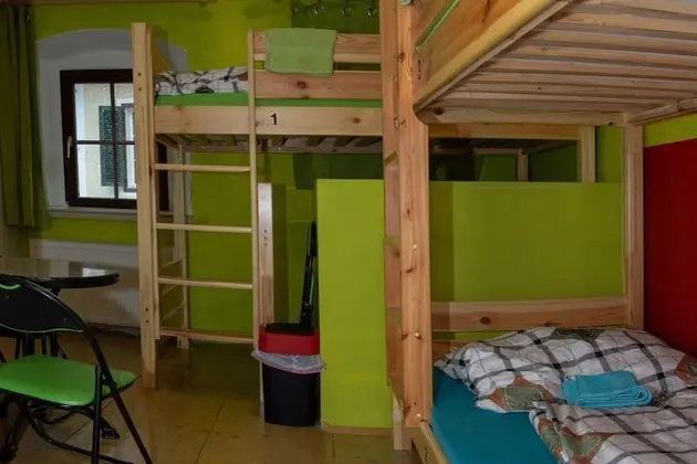 Basic Üç Kişilik Oda, Karma Ranzalı Oda