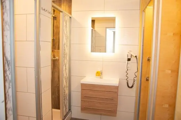 Basic Üç Kişilik Oda, Karma Ranzalı Oda