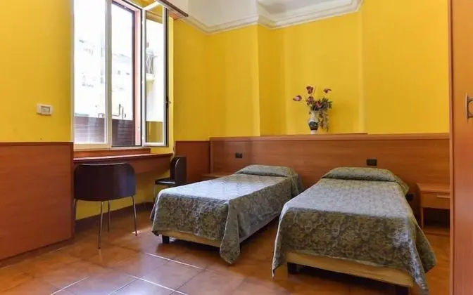 Tek Büyük veya İki Ayrı Yataklı Oda, Ortak Banyo