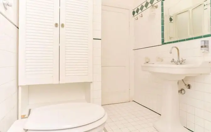 Tek Büyük veya İki Ayrı Yataklı Oda, Ortak Banyo