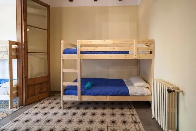 Ortak Ranzalı Oda, Karma Ranzalı Oda, Ortak Banyo (6 camas)