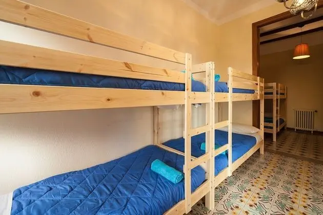 Ortak Ranzalı Oda, Karma Ranzalı Oda, Ortak Banyo (6 camas)