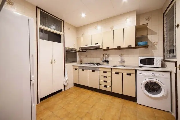 Ortak Ranzalı Oda, Karma Ranzalı Oda, Ortak Banyo (6 camas)