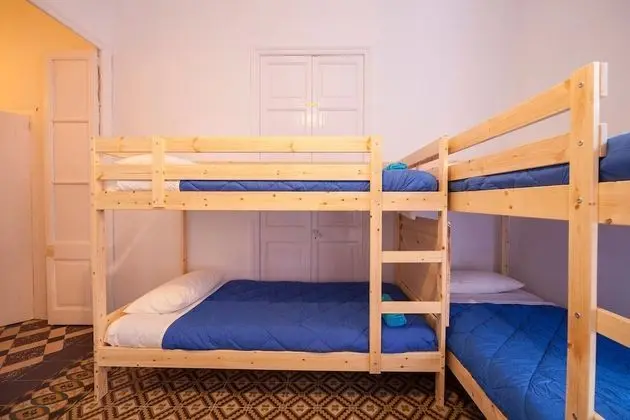 Ortak Ranzalı Oda, Sadece kadınlar için, Ortak Banyo (6 camas)
