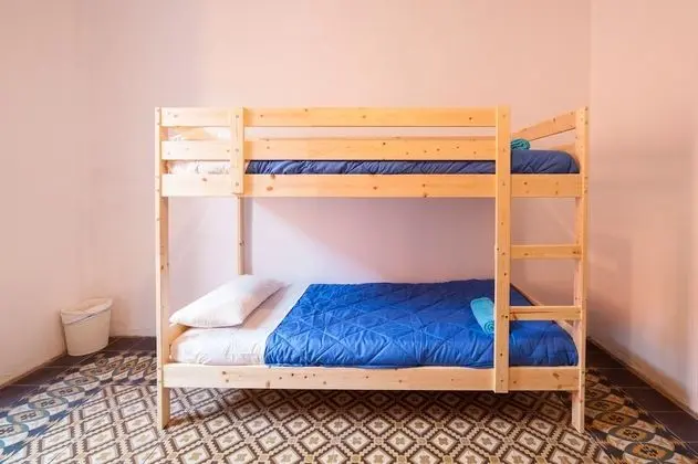 Ortak Ranzalı Oda, Sadece kadınlar için, Ortak Banyo (6 camas)