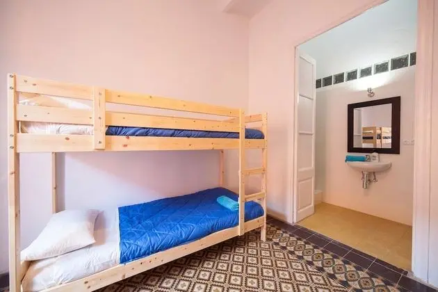 Ortak Ranzalı Oda, Sadece kadınlar için, Ortak Banyo (6 camas)