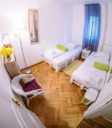 İki Ayrı Yataklı Oda (Shared Bathroom)