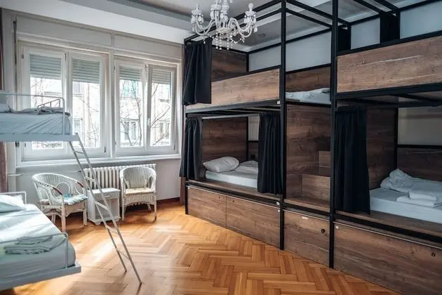 Ortak Ranzalı Oda, Karma Ranzalı Oda (6 Bed Dormitory Room)