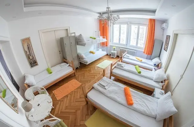 Ortak Ranzalı Oda, Karma Ranzalı Oda (6 Bed Dormitory Room)