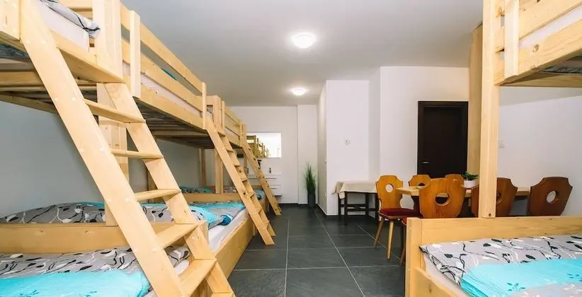 Ortak Ranzalı Oda (Hostel Bled - Double bed in Dormitory)