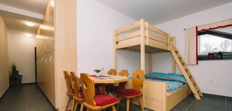 Ortak Ranzalı Oda (Hostel Bled - Single bed in Dormitory)