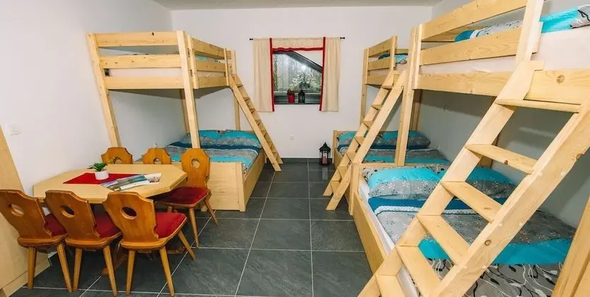 Ortak Ranzalı Oda (Hostel Bled - Single bed in Dormitory)