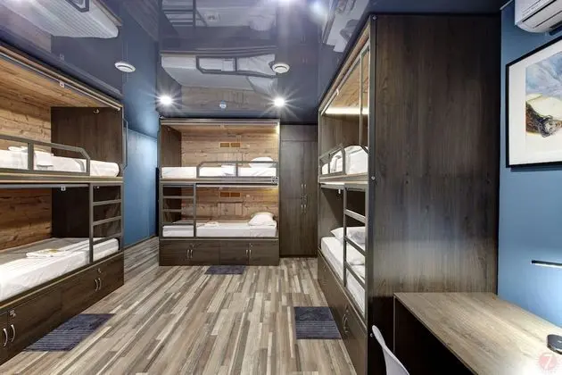 Ortak Ranzalı Oda, Karma Ranzalı Oda, Balkon