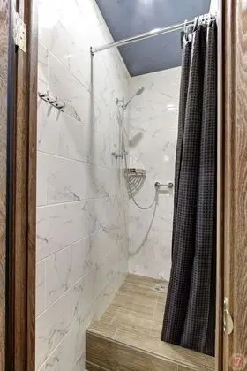 Ortak Ranzalı Oda, Karma Ranzalı Oda, Balkon