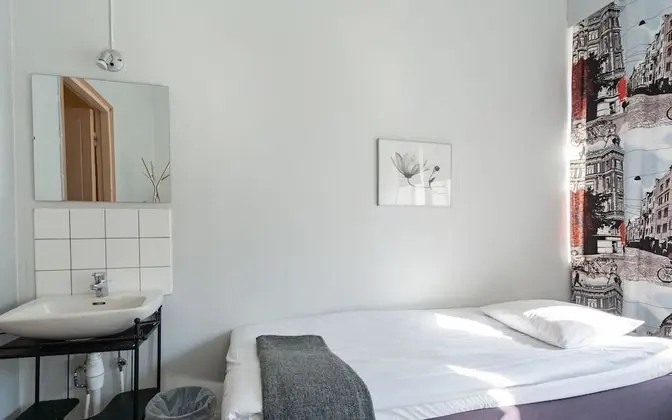 İki Ayrı Yataklı Oda, Ortak Banyo
