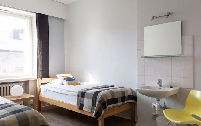 İki Ayrı Yataklı Oda, Ortak Banyo