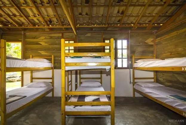 Cama em Dorm. compartilhado de 06 beliches ACD